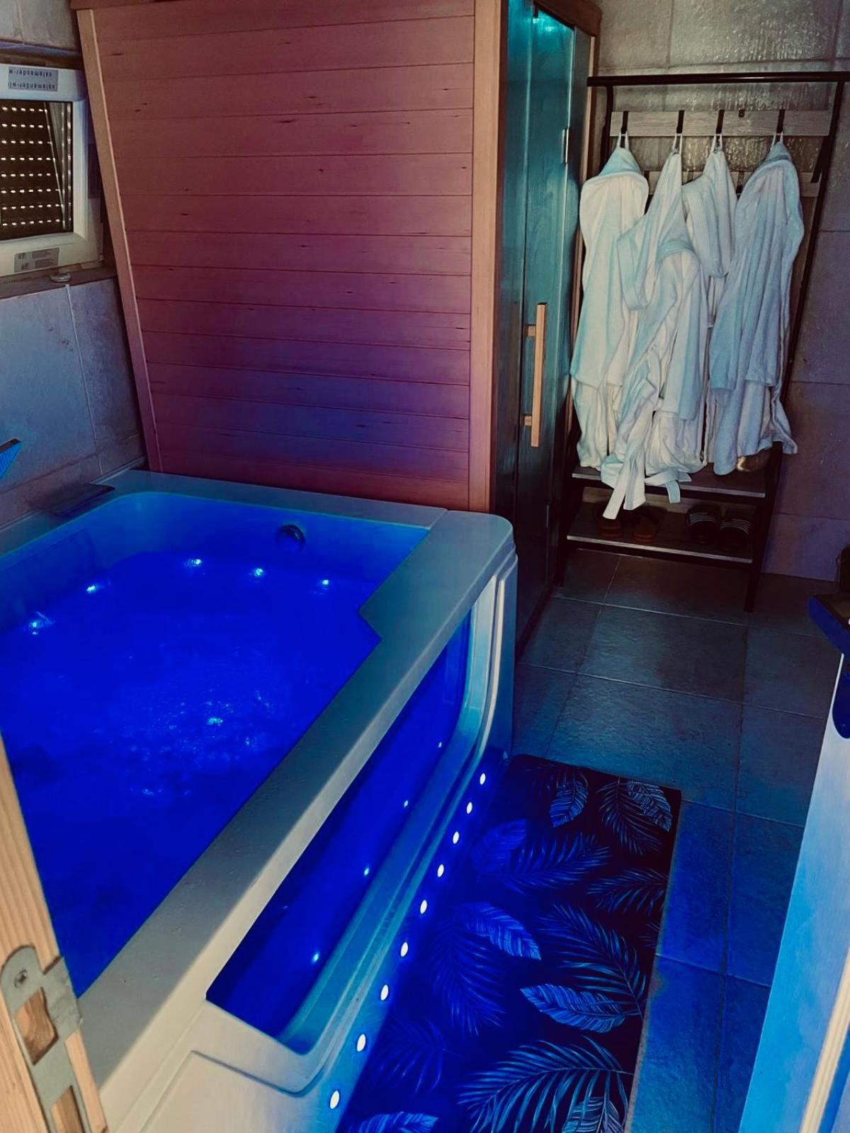Oasis Spa Pres De Disney Nanteuil-les-Meaux Exterior photo